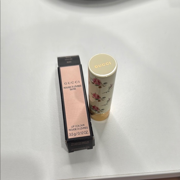 Gucci 500 Odalie Red lipstick - Picture 3 of 4